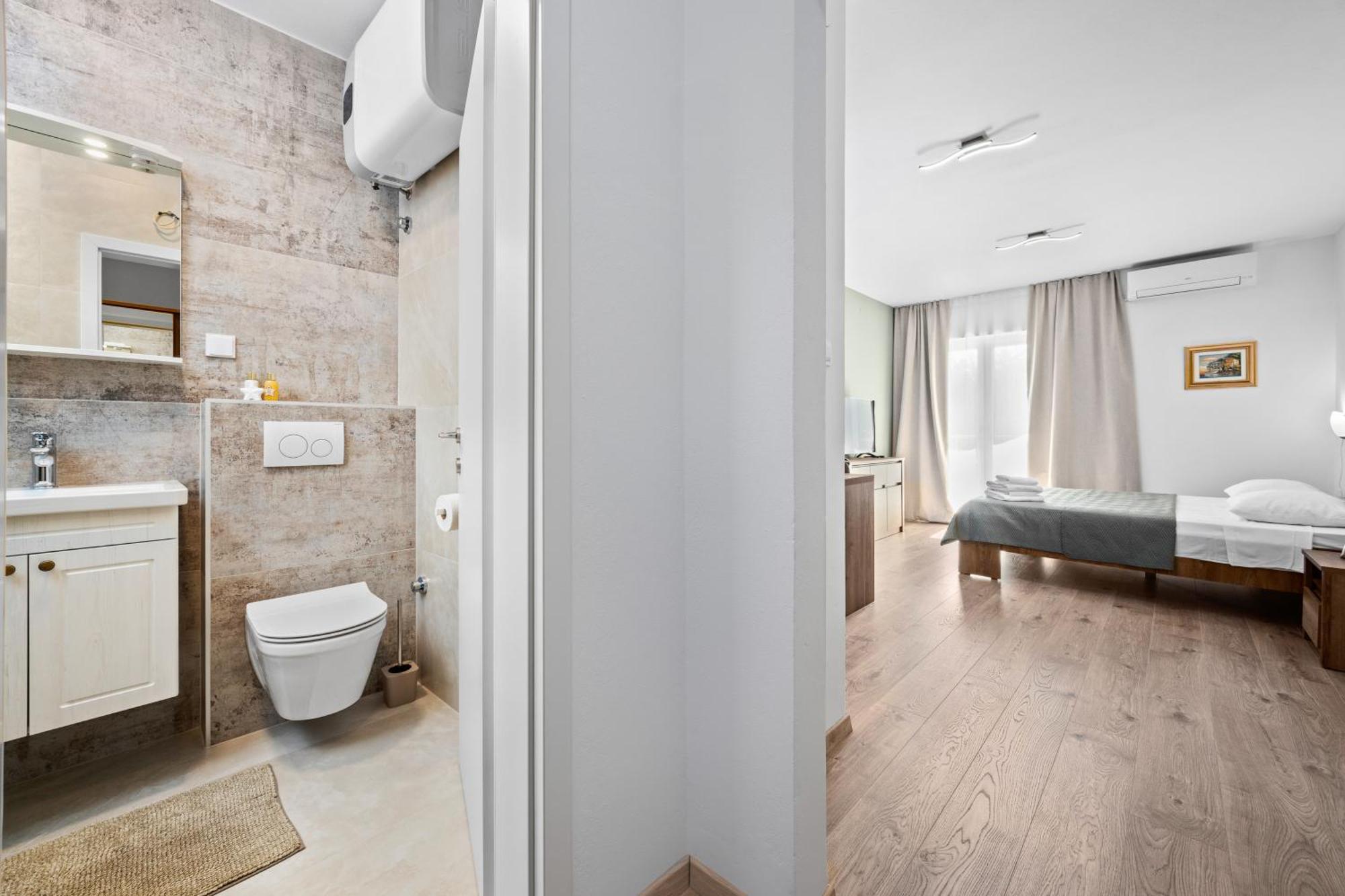 Apartments And Rooms Alenka Banjole Exterior photo